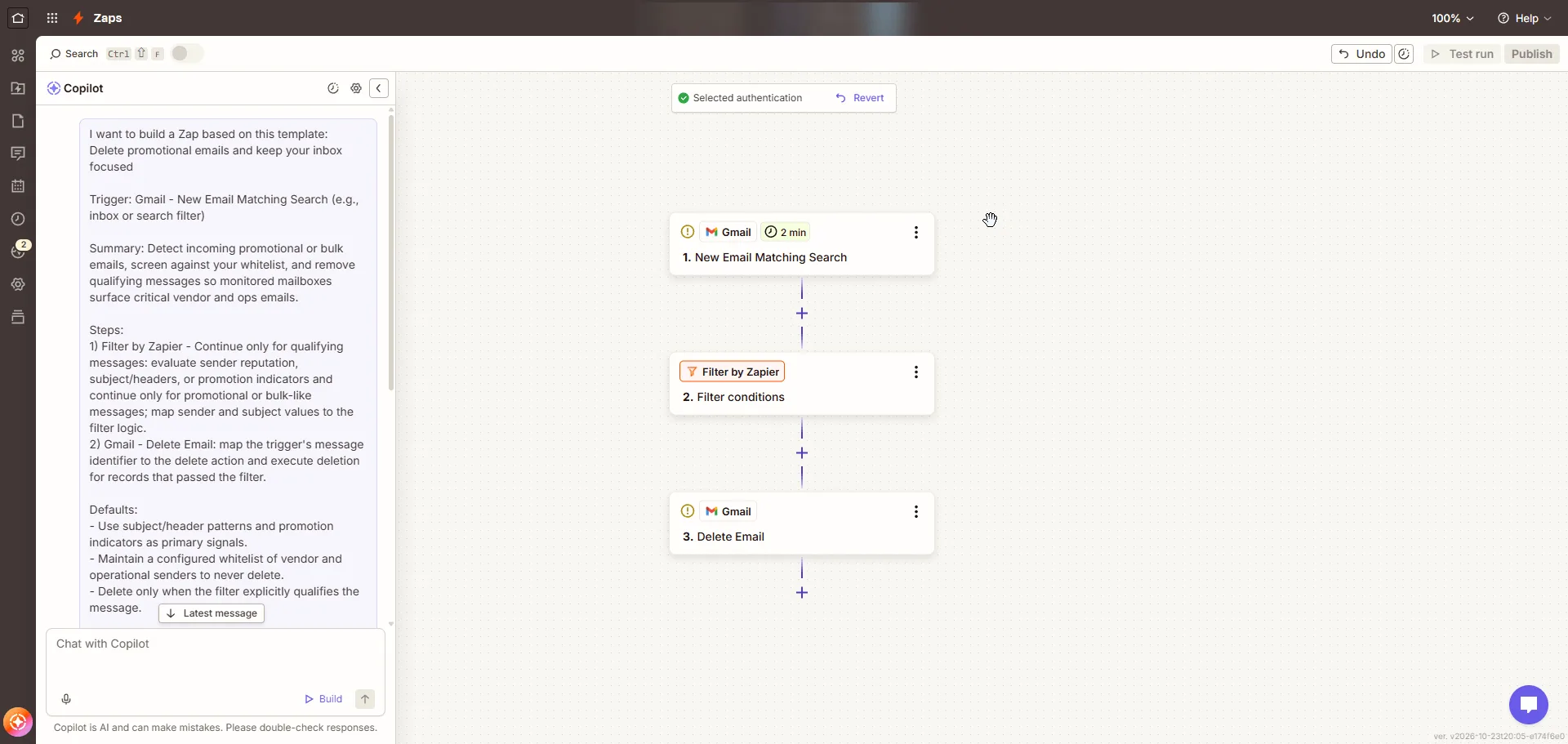 Zapier - edytor Zapa: nowy mail w Gmailu, filtr i usunięcie maila, obok panel Copilot
