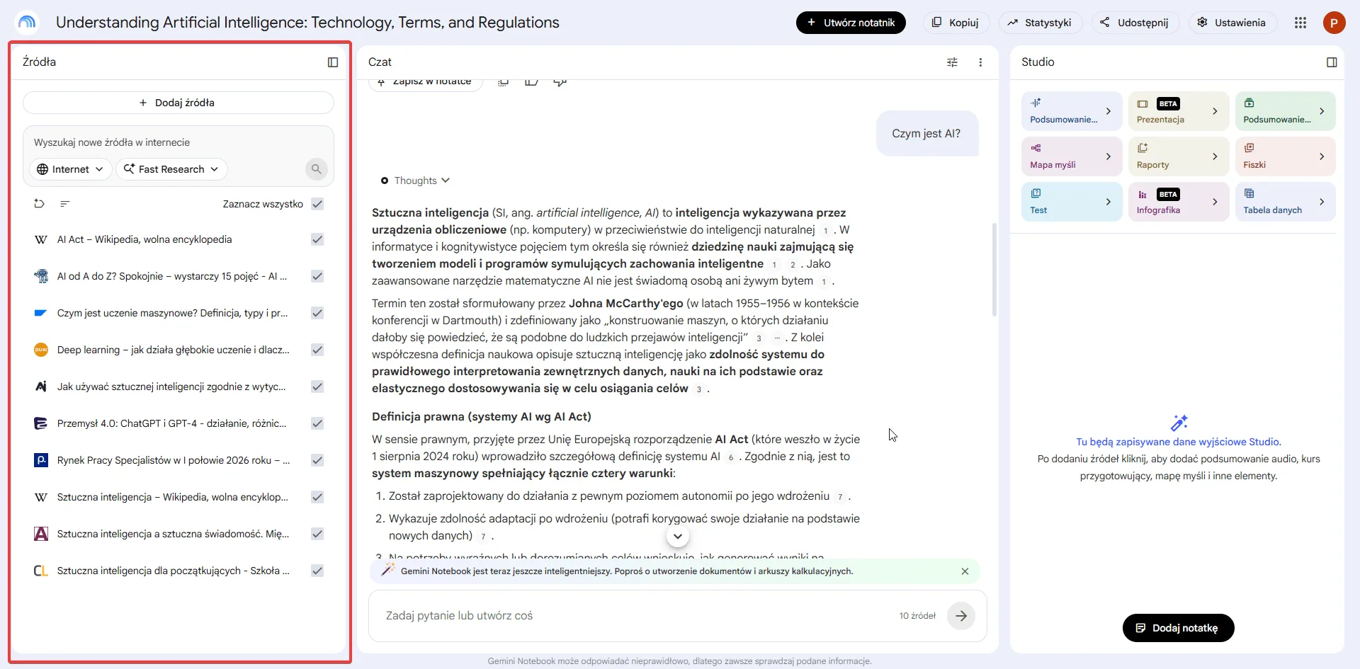 Czat w NotebookLM po polsku — odpowiedź na pytanie „Czym jest AI” z numerowanymi cytowaniami